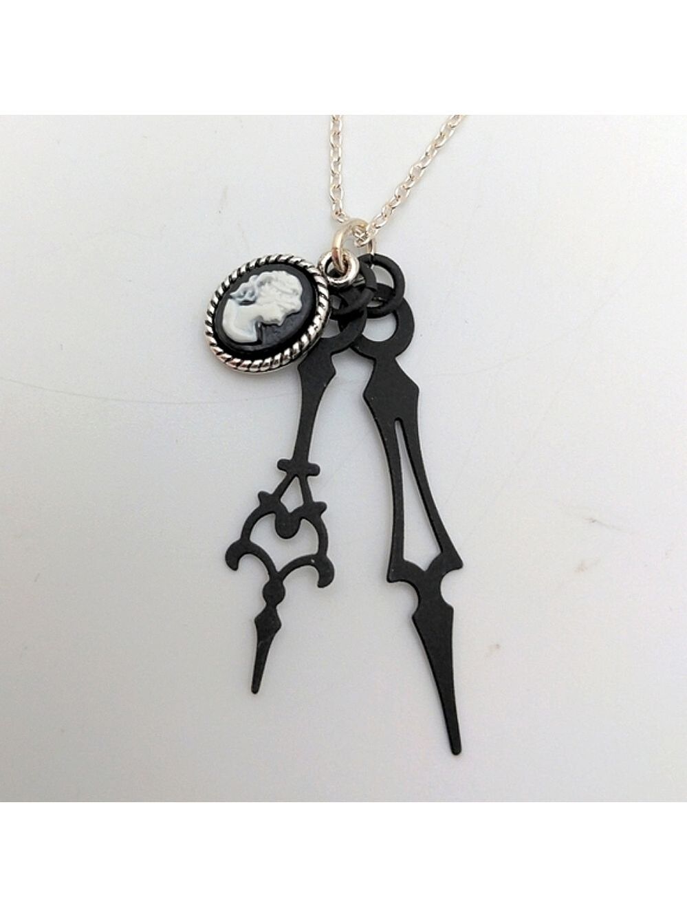 381MIDALANE Victorian Cameo Necklace with Clock Hands Pendant